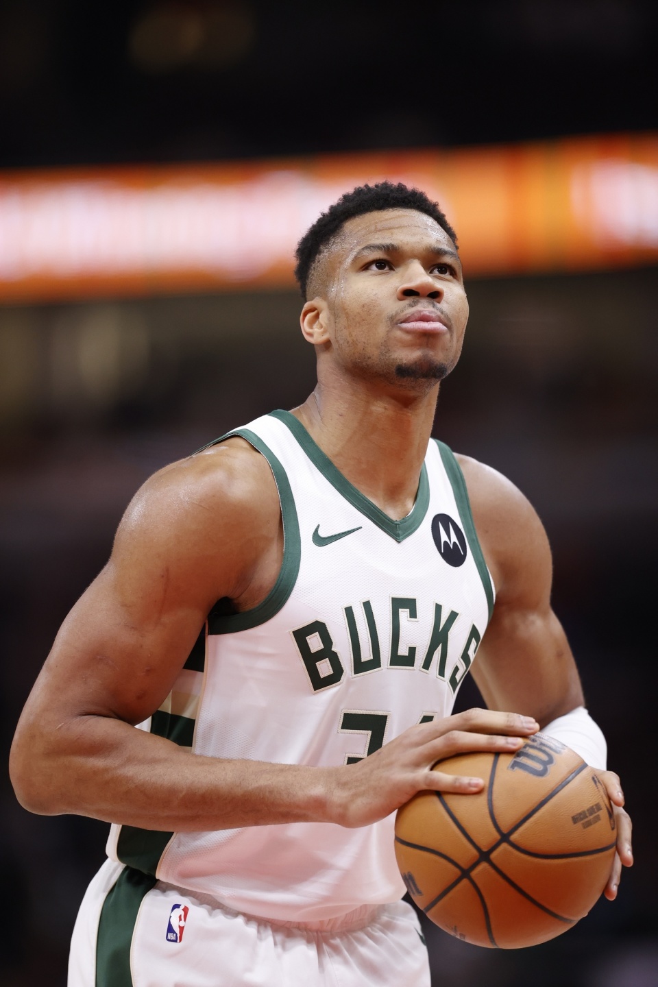 何意味？世非预生死战尼日利亚下半场前段即撤下三名首发前锋（世非预生死战，尼日利亚下半场初段连撤三名首发前锋，释放何种信号？）