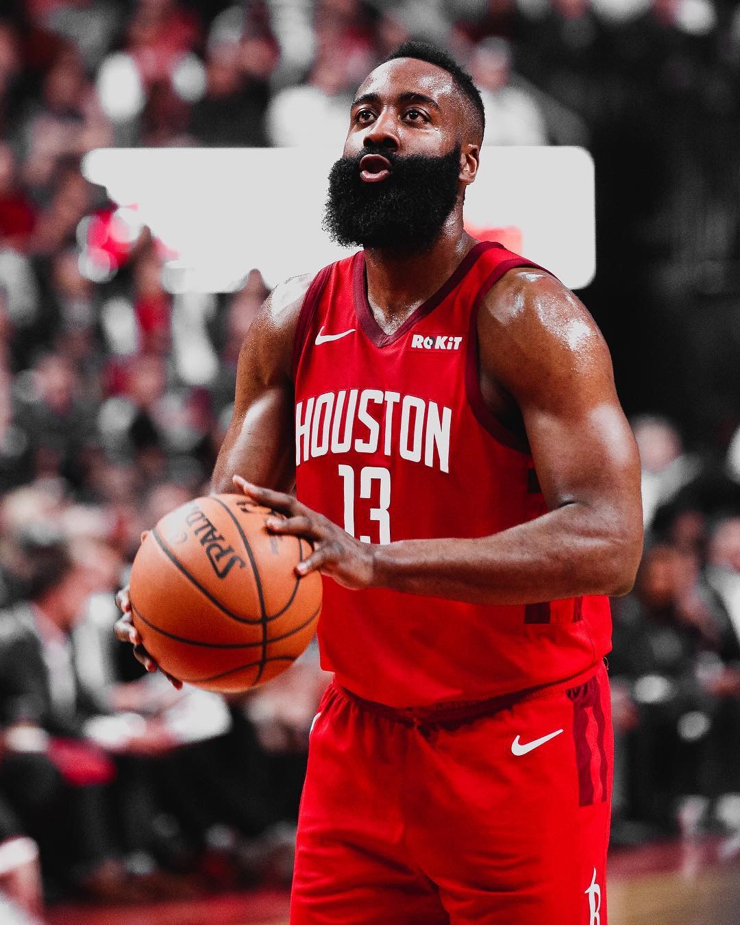 今晚，上海海港门将颜骏凌首发出场，迎来了他代表俱...（今晚，上海海港门将颜骏凌以首发身份出战，迎来其代表俱乐部的重要时刻）