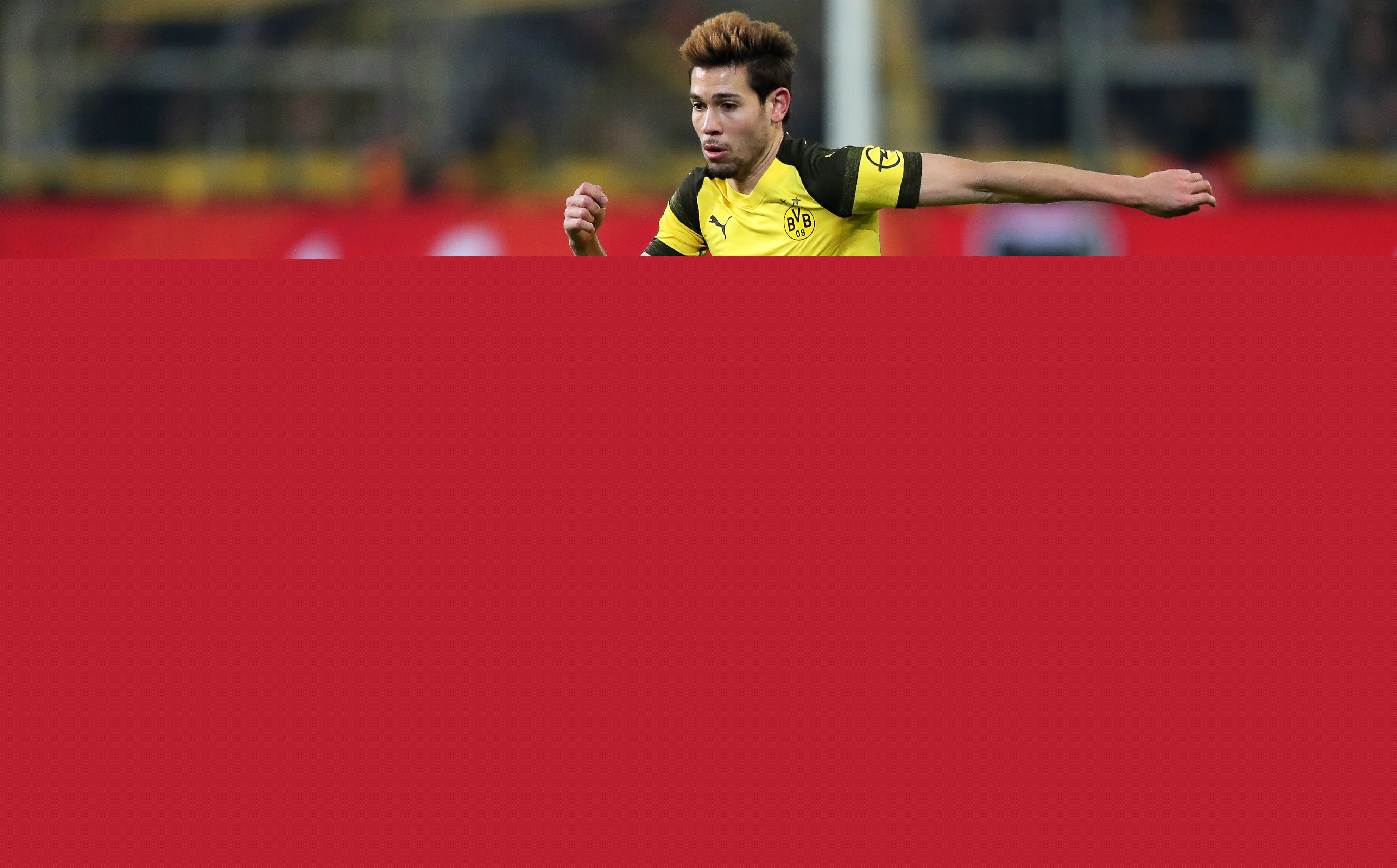 体坛记忆｜库里被拉倒，但是裁判却吹罚库里犯规，而迈克丹尼尔斯更是怂恿科尔去挑战（体坛回眸｜库里遭拉拽却被判犯规，迈克丹尼尔斯还怂恿科尔挑战判罚）