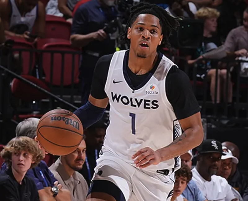 刘殿座获奖感言：感谢每一位身边的人，愿中国足球越来越好（刘殿座领奖致辞：感恩所有支持，祝中国足球蒸蒸日上）