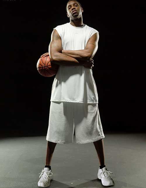 邵佳一独立带队时间不足一年半，此前曾担任国足助教（出任主帅未满一年半，邵佳一此前为国足助教）