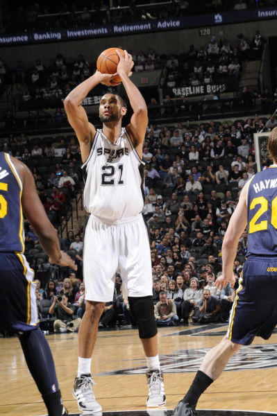 NBA球员杨瀚森：越洋逐梦，以篮球为桥（杨瀚森逐梦NBA：跨洋远行，篮球为桥梁）