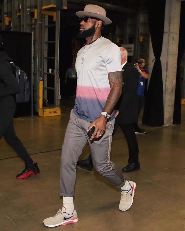 没状态！高诗岩半场1中0没得分有2助攻2犯规 正负值-7（状态低迷！高诗岩半场出手1次未中，0分2助攻2犯规，正负值-7）