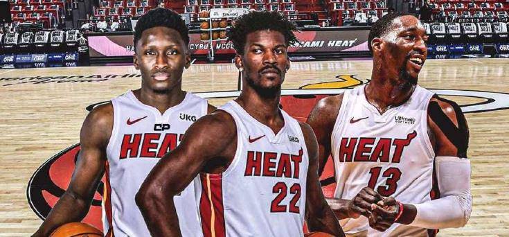 拜仁26／27赛季主场球衣谍照：红色基调搭配领口袖口金色线条（拜仁26／27赛季主场球衣曝光：通体红色，领口与袖口采用金色细边）