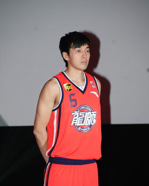 英超前瞻：纽卡主场争胜盼晋级，伯恩利携保级执念客场死拼（英超前瞻：纽卡主场力争晋级，伯恩利为保级客场背水一战）