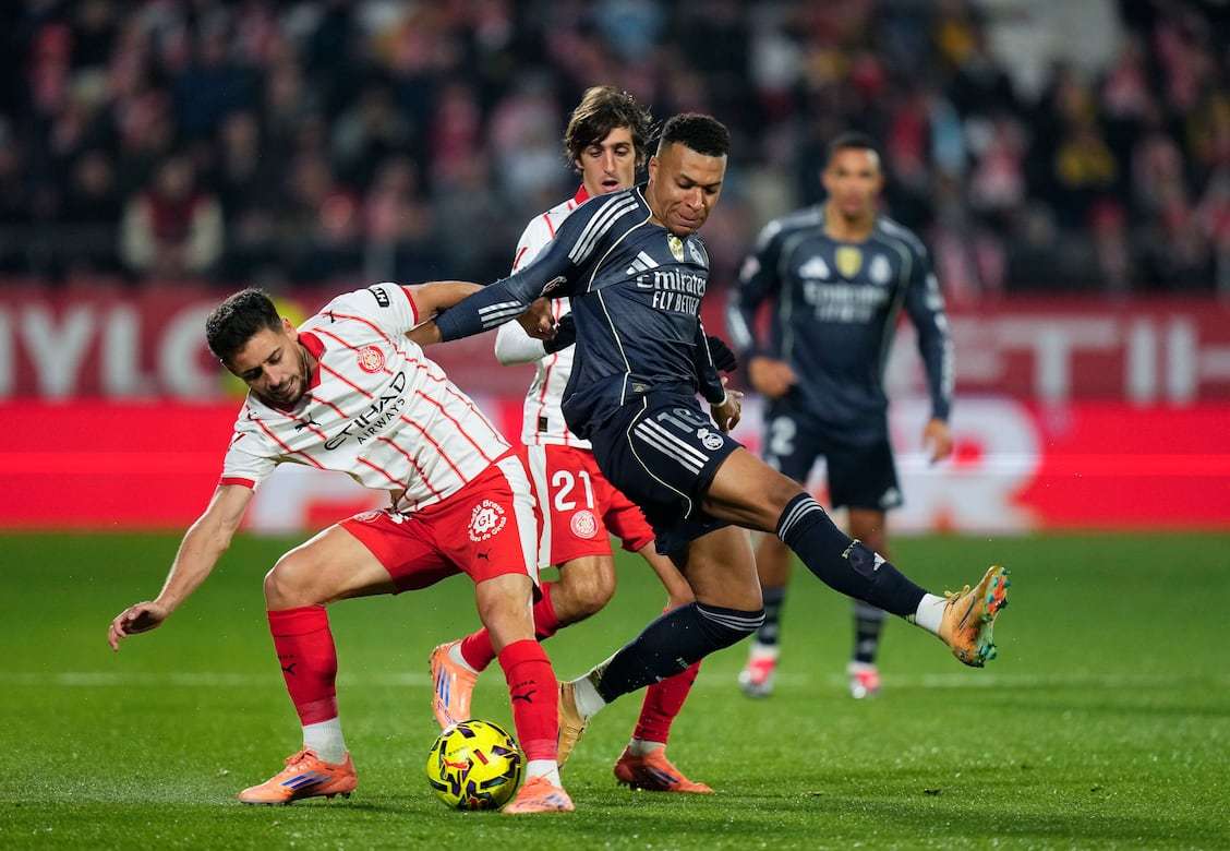 C罗主动把点球机会让给马内，一个举动彻底粉碎自私的质疑（C罗将点球权让给马内，用实际行动击碎自私质疑）