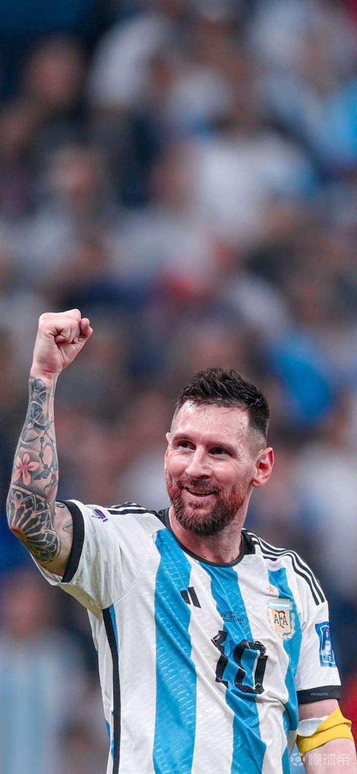 积极性！里夫斯抛投不中 艾顿掩护后冲抢力压庄神补扣打进！（拼劲爆棚！里夫斯抛投不进，艾顿掩护后强硬冲抢压过庄神完成补扣）