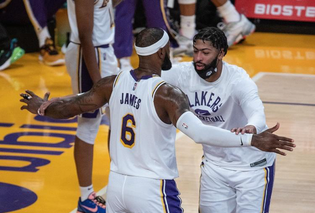 状态出色！唐斯全场投篮23中13，暴砍35分18篮板豪华两双（唐斯手感火热，23投13中砍下35分18篮板，豪取大号两双）