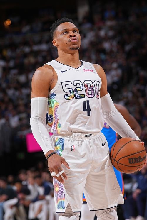 浓眉砍29分8篮板，昨日对阵雷霆仅得2分，独行侠轻取火箭（独行侠轻松击败火箭，浓眉反弹砍下29分8篮板，前一日对雷霆仅得2分）