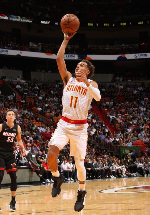 还在啃老！老詹拼尽全力持球连攻6回合 高难拉杆+暴扣打停火箭（老詹火力全开：连持球强攻6回合，高难拉杆+暴扣逼停火箭）